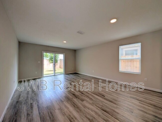 Foto del edificio - 9027 Cocoa Ave