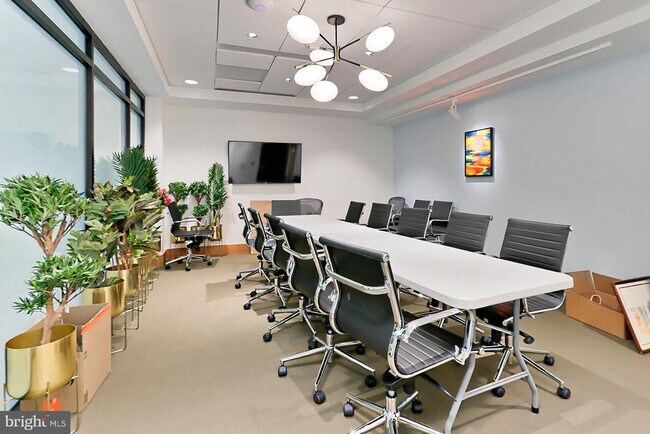 Foto del edificio - 5903 Mt Eagle Dr