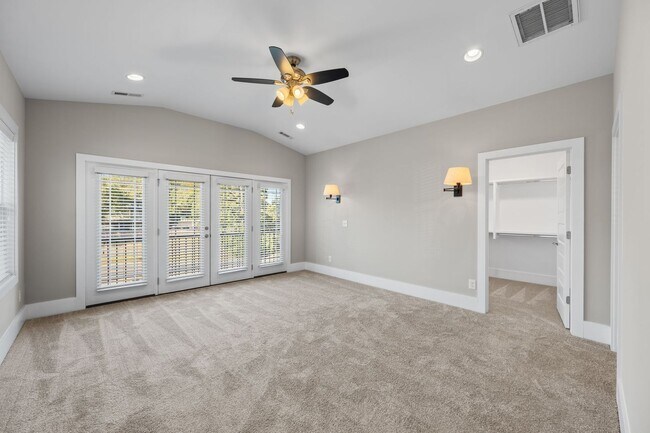 Foto del edificio - 835 Gale Ln