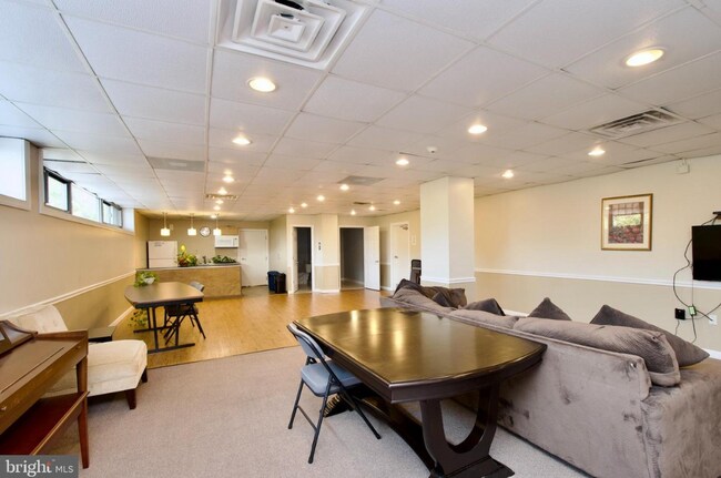 Foto del edificio - 5353 Columbia Pike