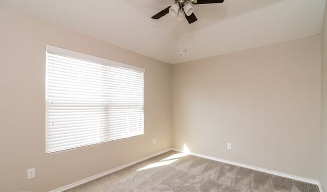 Foto del edificio - 8627 Gatlinburg Dr