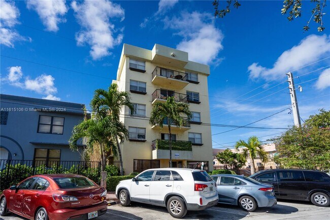 Building Photo - 6960 Rue Vendome