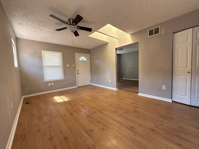 Foto del edificio - Beautiful Three-Bedroom Home In Baltimore
