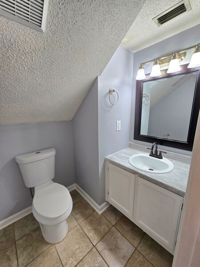 Building Photo - 1 Minute from Maxwell AFB