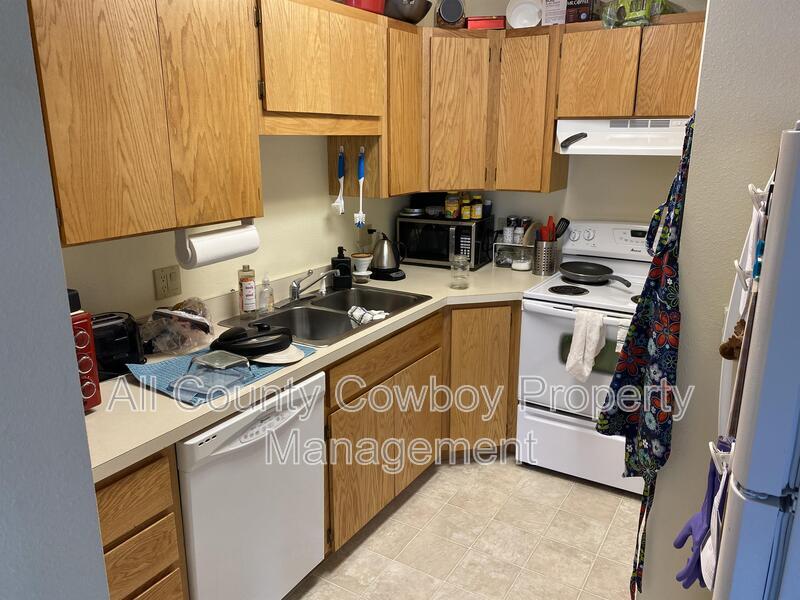Primary Photo - 1657 N 5th St