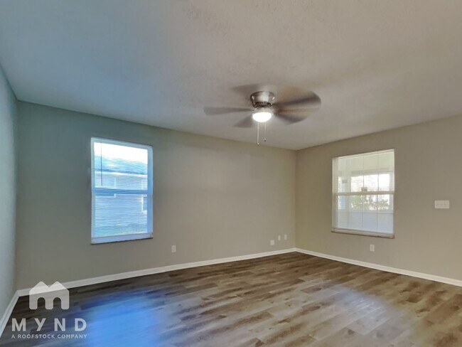 Building Photo - 2908 Spencer St