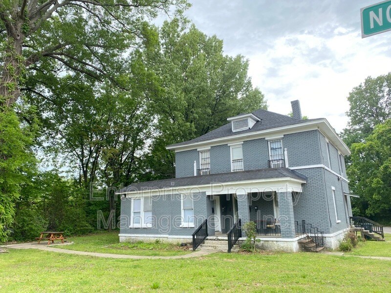 Photo - 1111 North Parkway