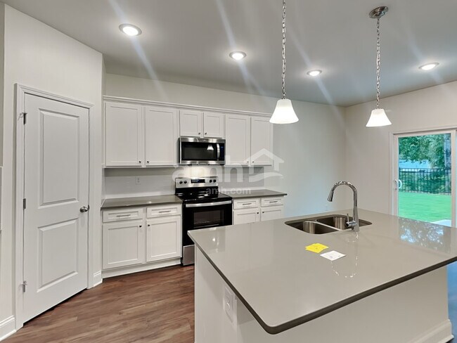 Building Photo - 3880 Chivalry Dr
