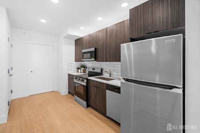 Foto del edificio - 50 Easton Ave