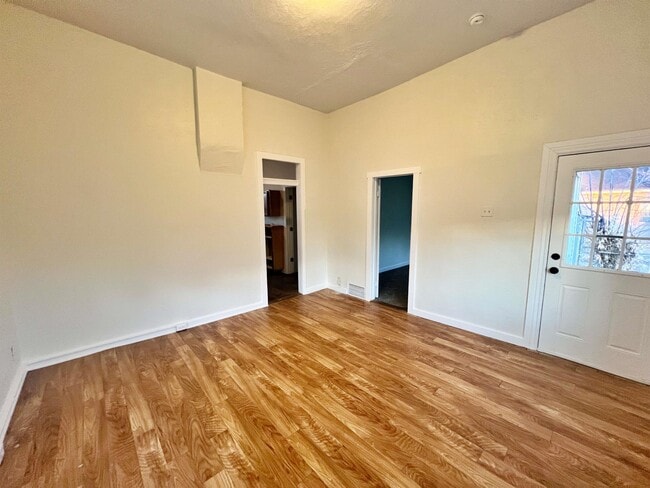 Building Photo - 262 33rd St