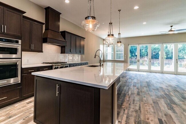 Building Photo - Custom Granville Built Home for Rent in Ol...