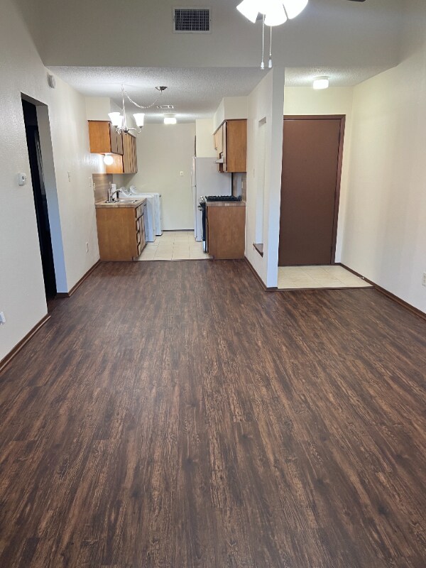 Building Photo - 1422 W Braker Ln
