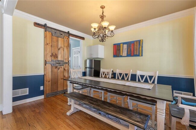 Foto del edificio - 1005 Regal Hills Ln