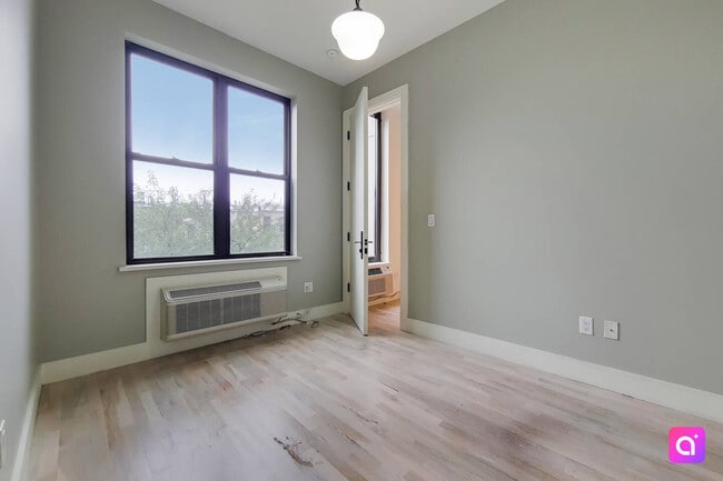 Building Photo - 181 Troutman St