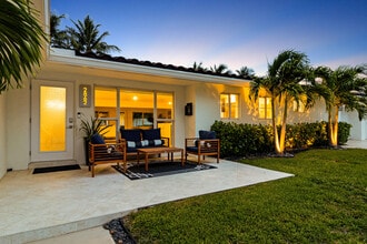 Building Photo - 2862 NE 35th Ct