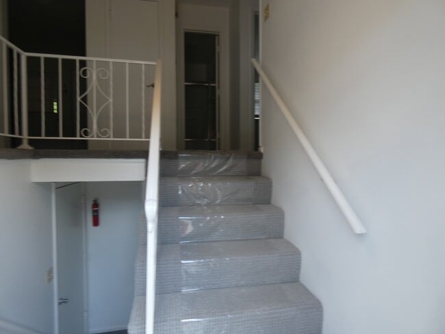 Building Photo - 5901 Creek View Dr