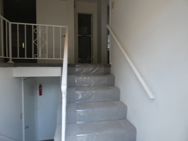 Foto del edificio - 5901 Creek View Dr