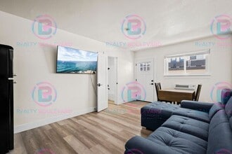 Building Photo - 520 University Wy