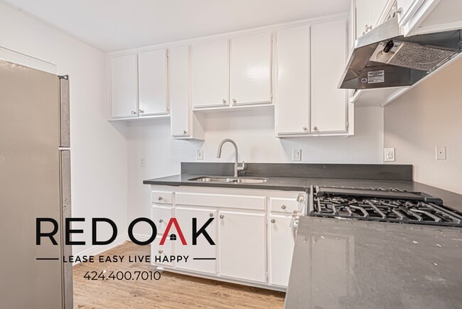 Foto del edificio - 8614 Woodley Ave