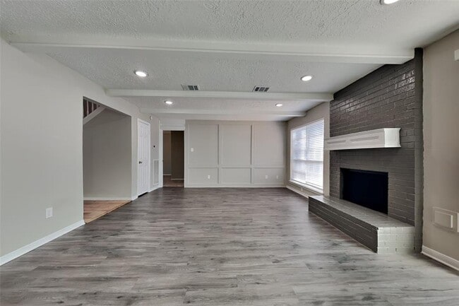 Building Photo - 3619 Chapel Square Dr