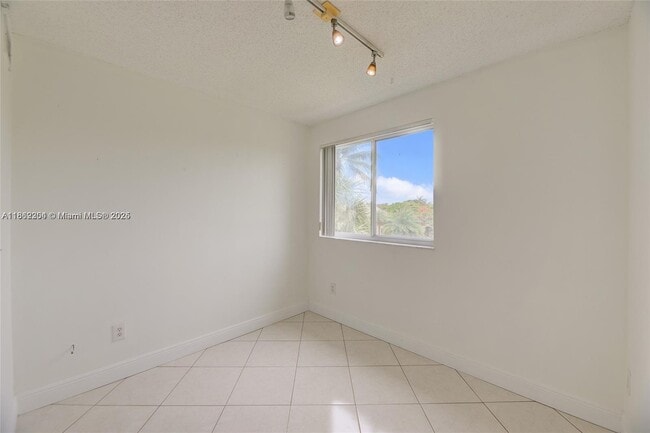 Building Photo - 2600 S University Dr