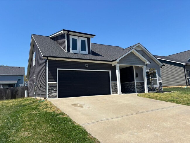 Foto del edificio - Spacious 4 Bedroom Home in Sango
