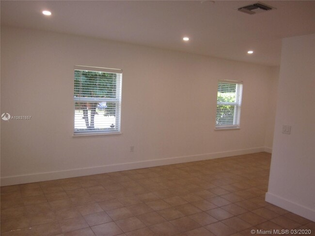 Building Photo - 6395 SW 41st St