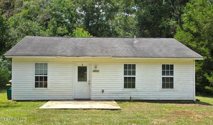 Foto principal - 18037 W 3rd St