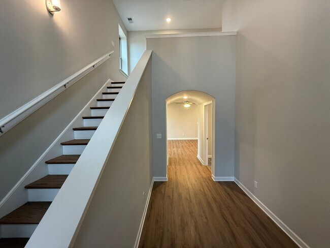 Foto del edificio - 1852 Bloomington Cir