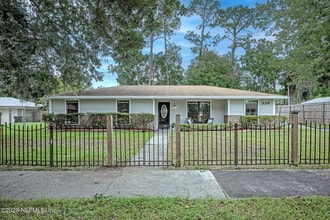 Building Photo - 226 Quince Ct