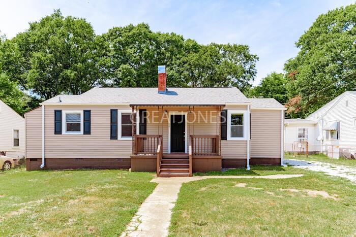 Foto principal - Charming 2 Bedroom in Greenville!