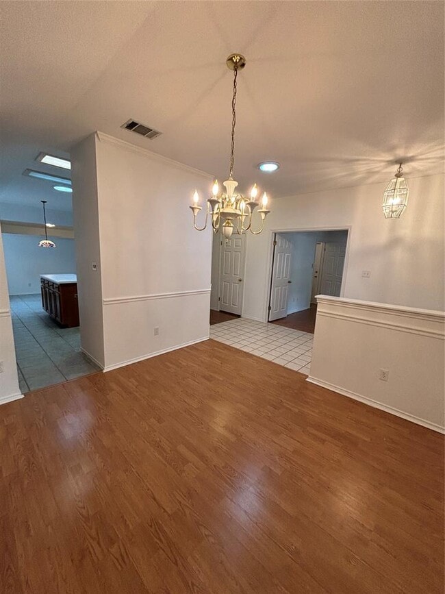 Foto del edificio - 1300 Leah Ln