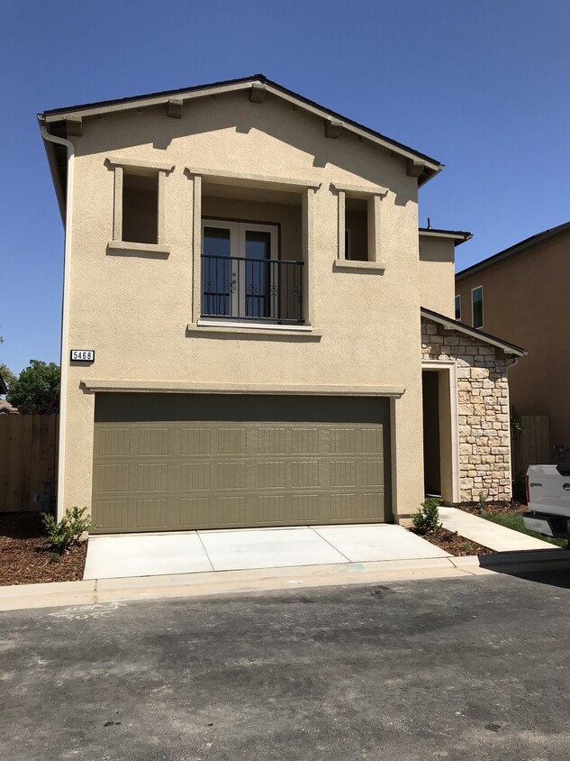 Foto principal - 5468 Santa Barbara Dr