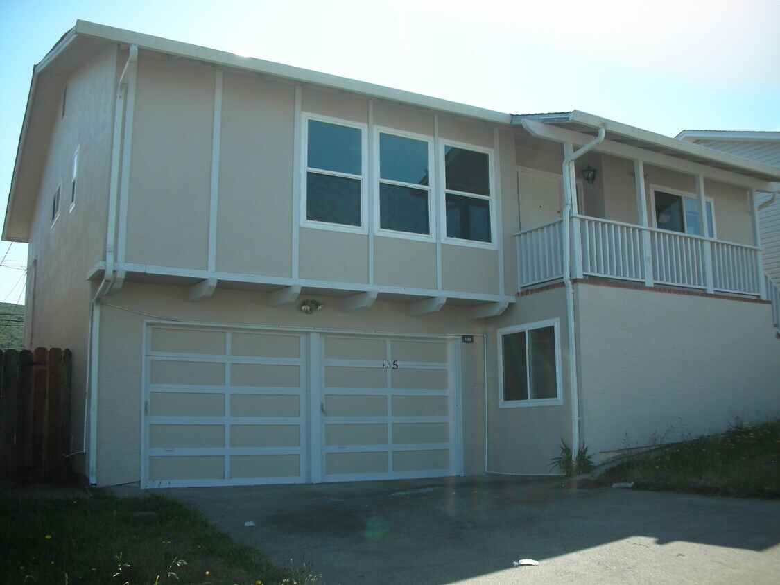 Primary Photo - 135 Lake Dr