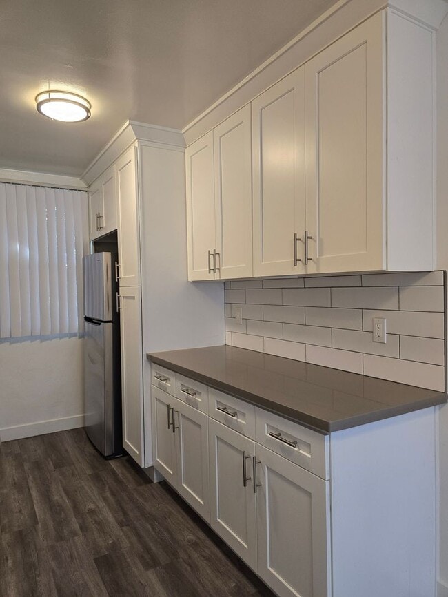 Building Photo - 3373 Overland Ave