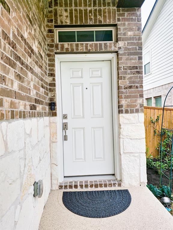 Foto del edificio - 12716 Bloomington Dr