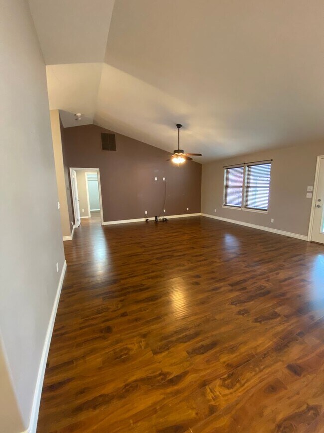 Foto del edificio - $500 Off First Months Rent!* Premier Livin...