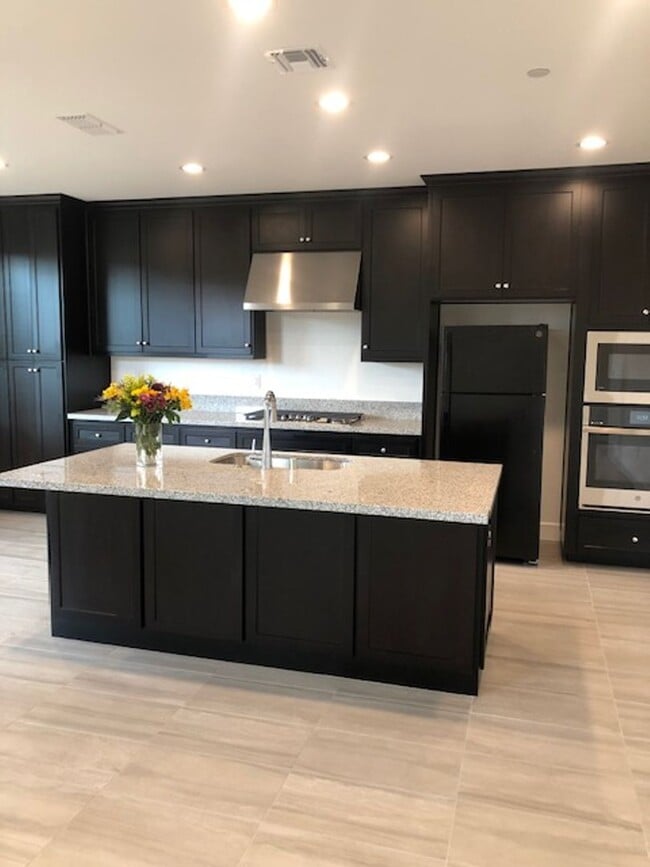 Building Photo - Newer 3 Bedroom 2.5 Bath in Mountain House