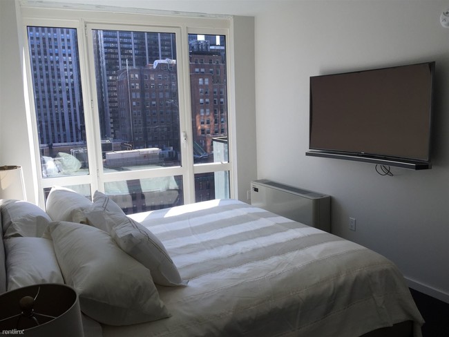 Foto del edificio - 235 E 44th St