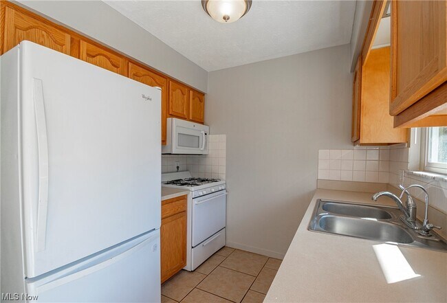 Foto del edificio - 2382 Massillon Rd