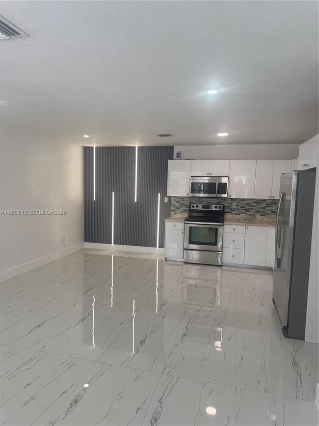 Building Photo - 14821 SW 104th Ave