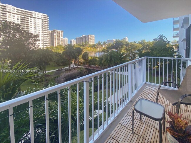 Foto del edificio - 2801 NE 183rd St