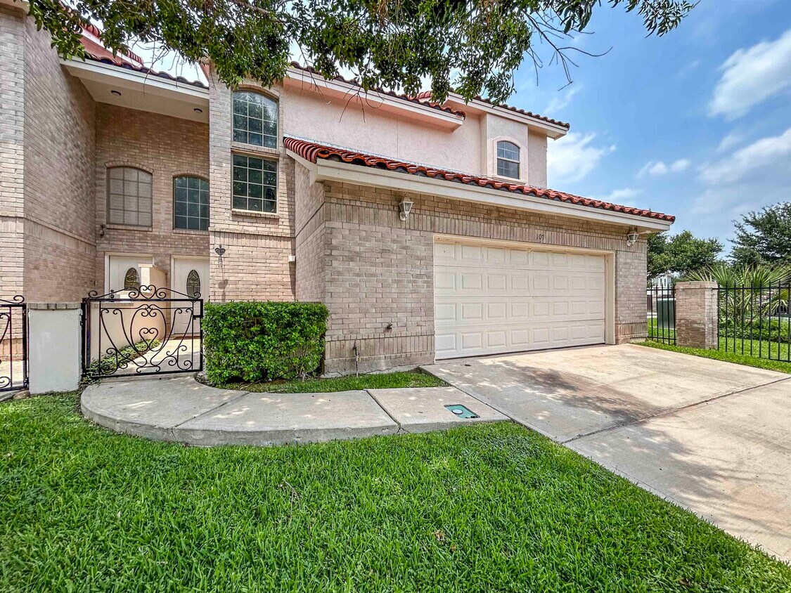 Primary Photo - 7521 Country Club Dr