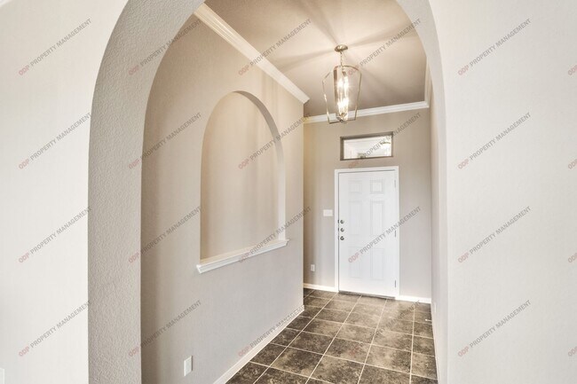 Foto del edificio - 5711 Blackstone Dr
