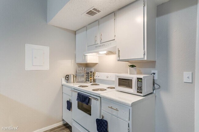 Foto del edificio - 1 br, 1 bath Condo - 715 Garden Shadow Ln ...