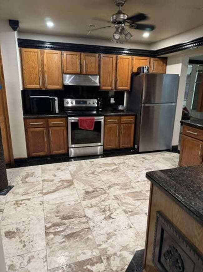 Photo - 5065 Willow Pond Rd W House