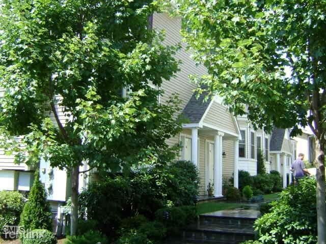 Primary Photo - 2 br, 2.5 bath Townhome - Glenbrook Gables