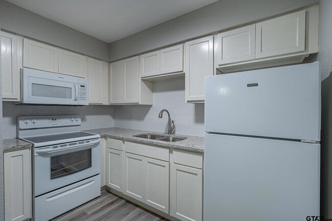 Building Photo - 9951 FM 346