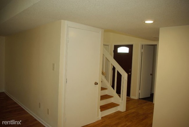 Building Photo - 3 br, 3 bath Townhome - 8328 Cricket Lake DR