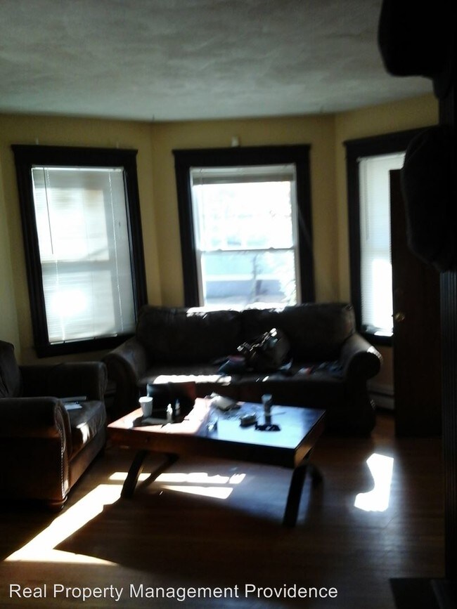 Building Photo - 2 br, 1 bath Apartment - 210 Howell St.